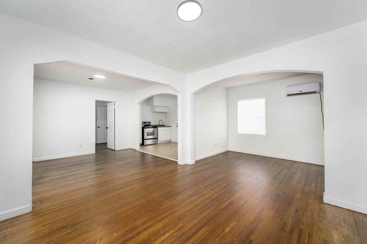 826 N Oliver St #2 - Photo 3 of 6