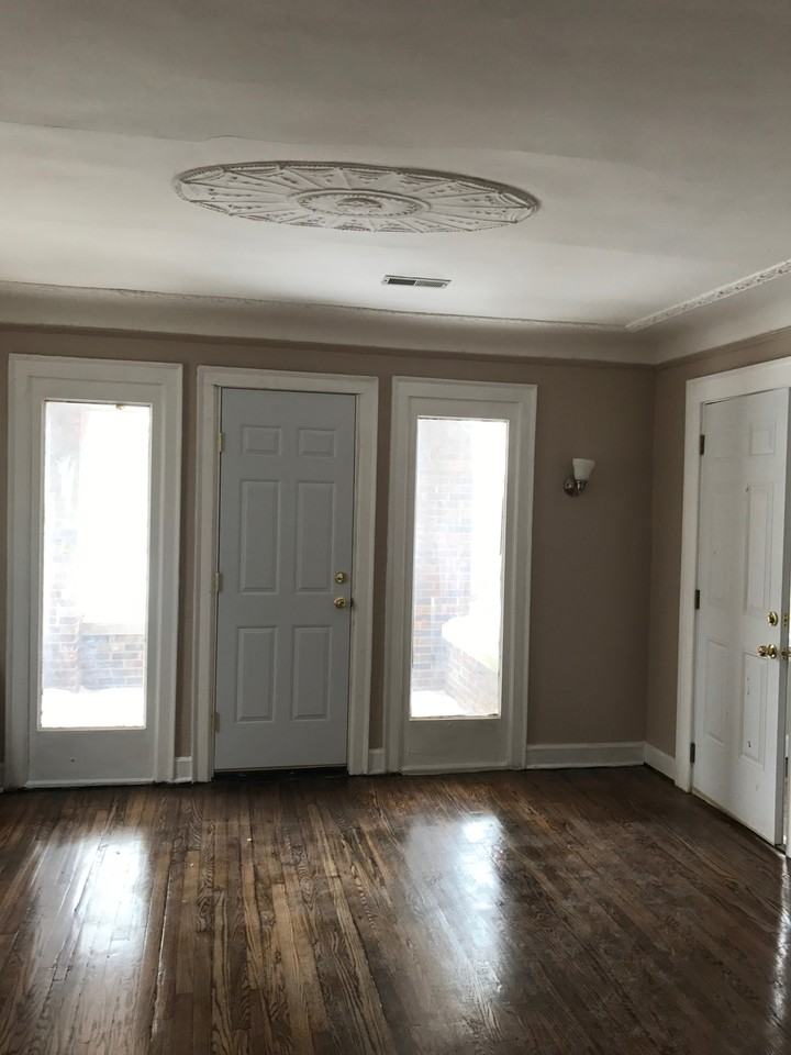 3235 W Grand St - Photo 5 of 9