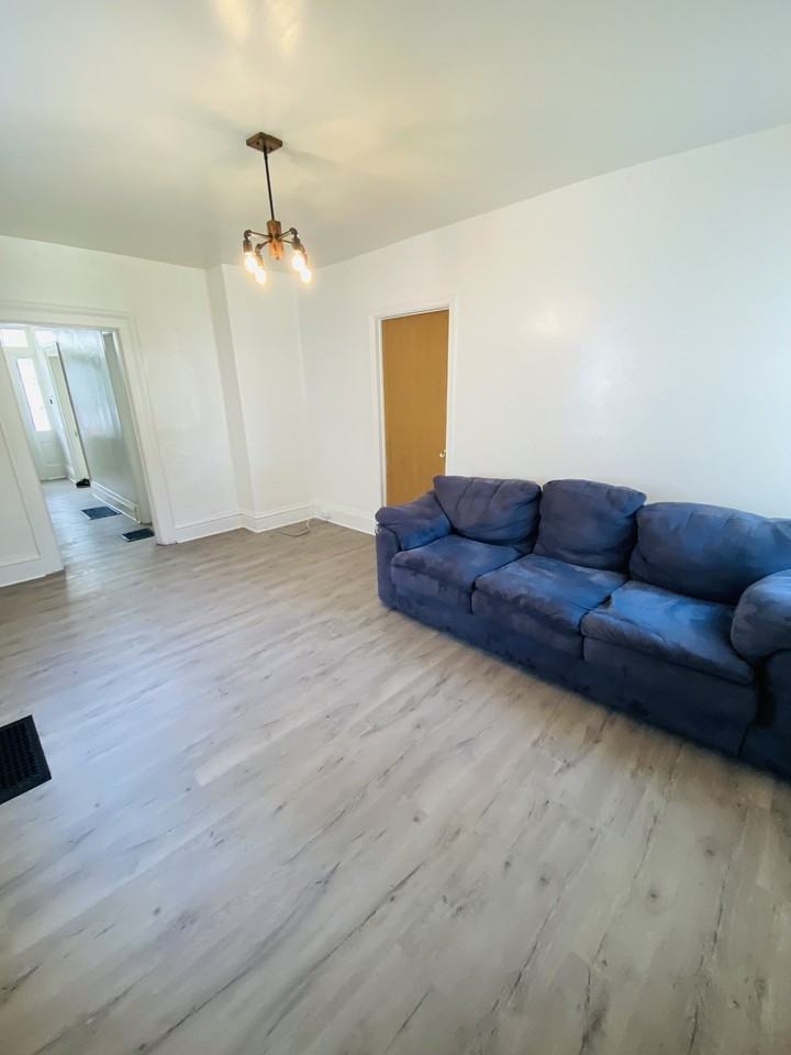 220 E Davenport St - Photo 2 of 16