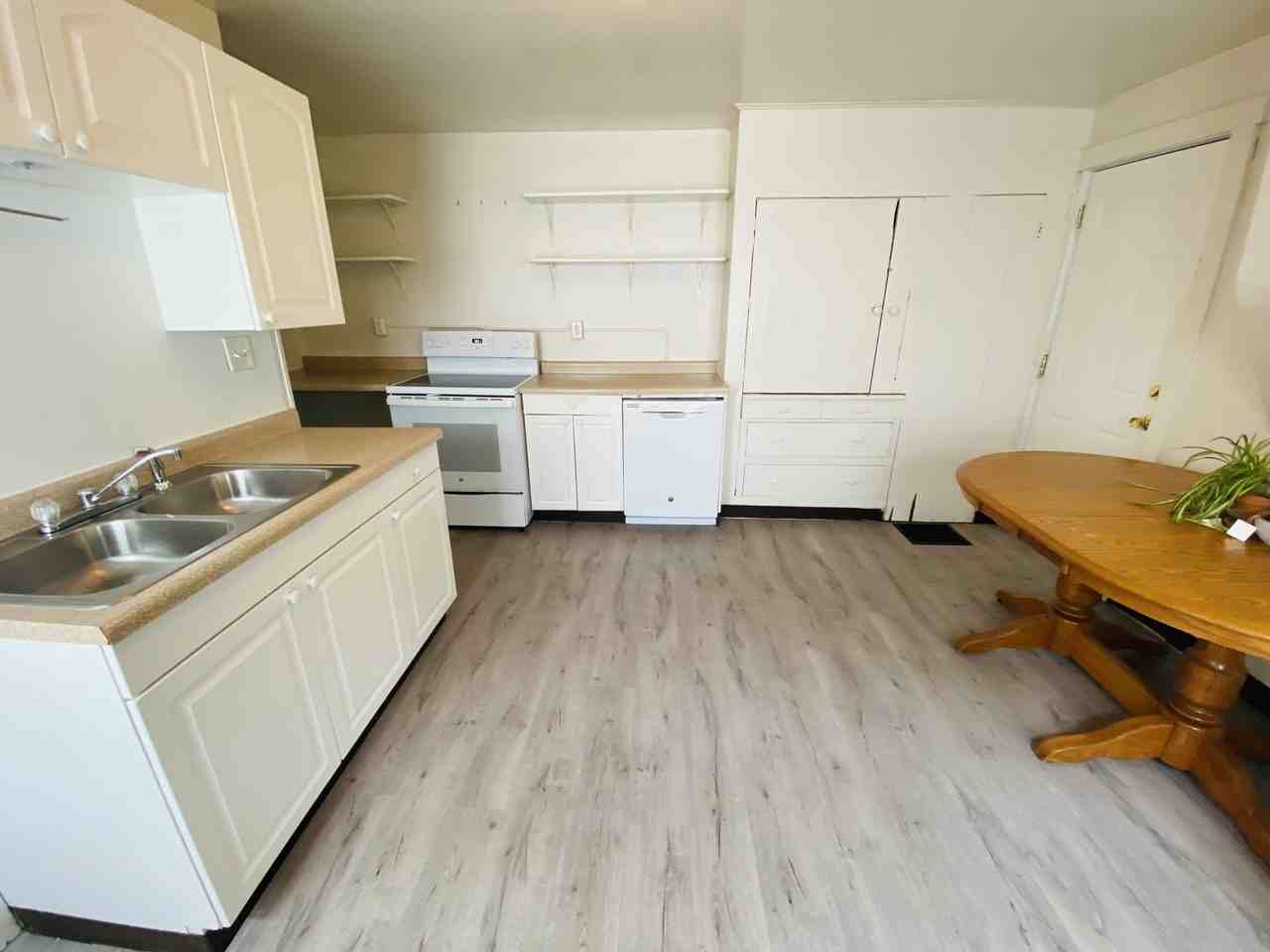 220 E Davenport St - Photo 3 of 16