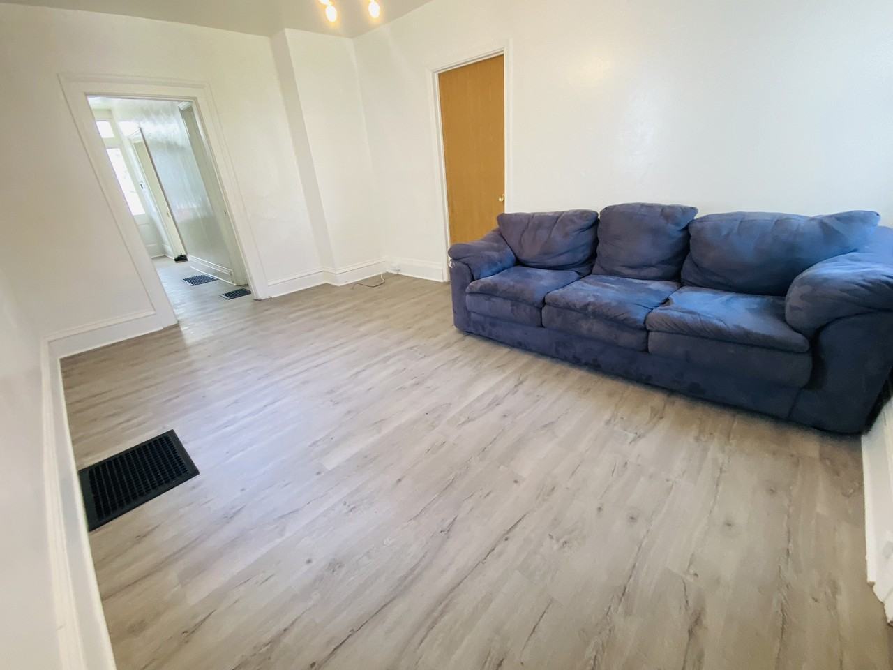 220 E Davenport St - Photo 7 of 16