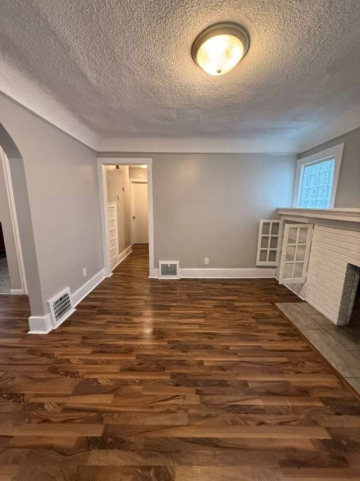 16584 Blackstone St - Photo 2 of 15