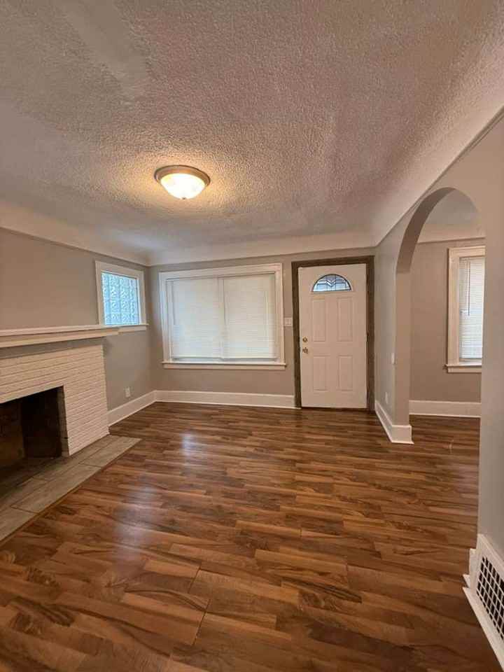 16584 Blackstone St - Photo 4 of 15