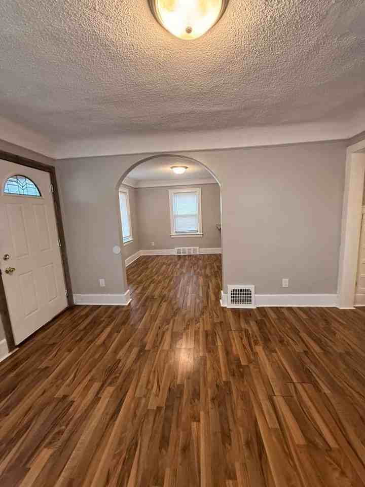 16584 Blackstone St - Photo 5 of 15