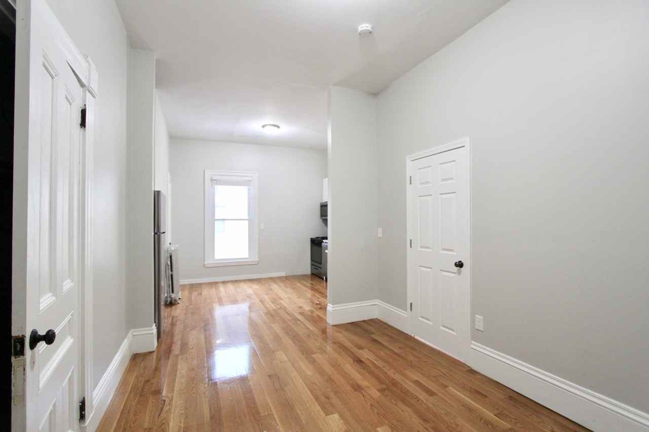 321 Union St #8 - Photo 5 of 9