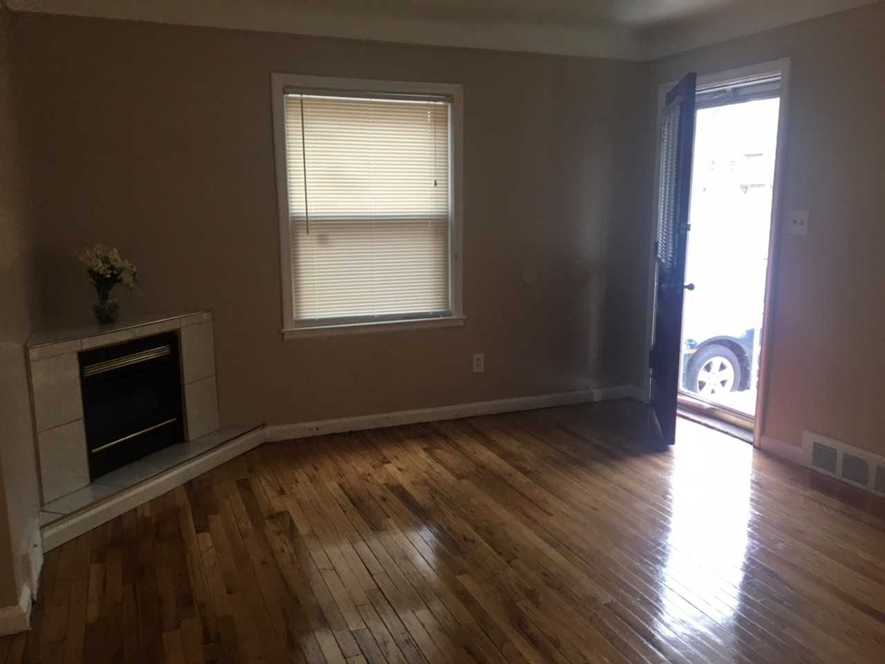 20037 Schaefer Hwy - Photo 4 of 12