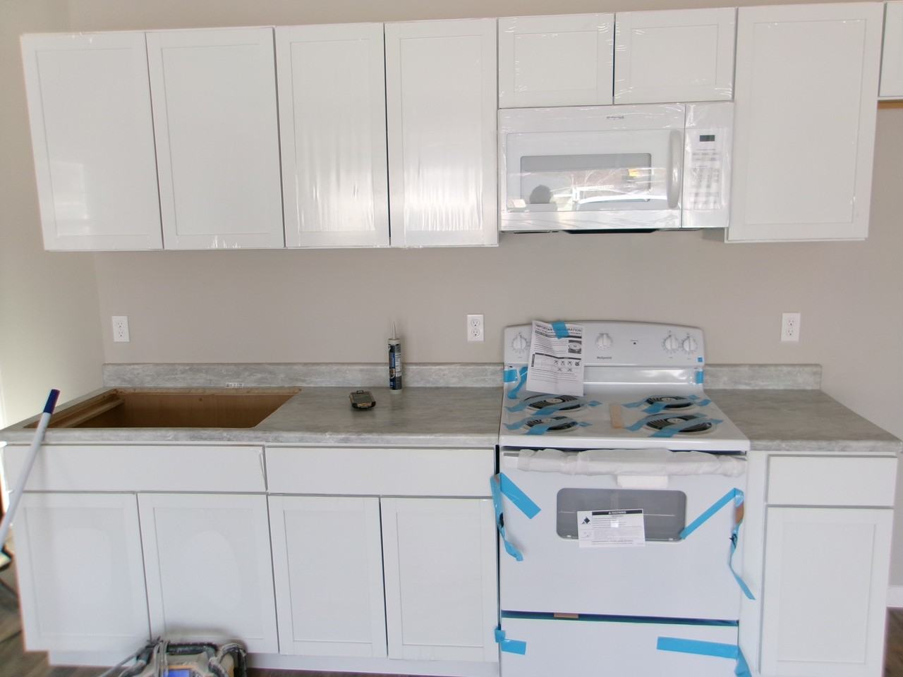 619 Mayes Ln - Photo 2 of 15