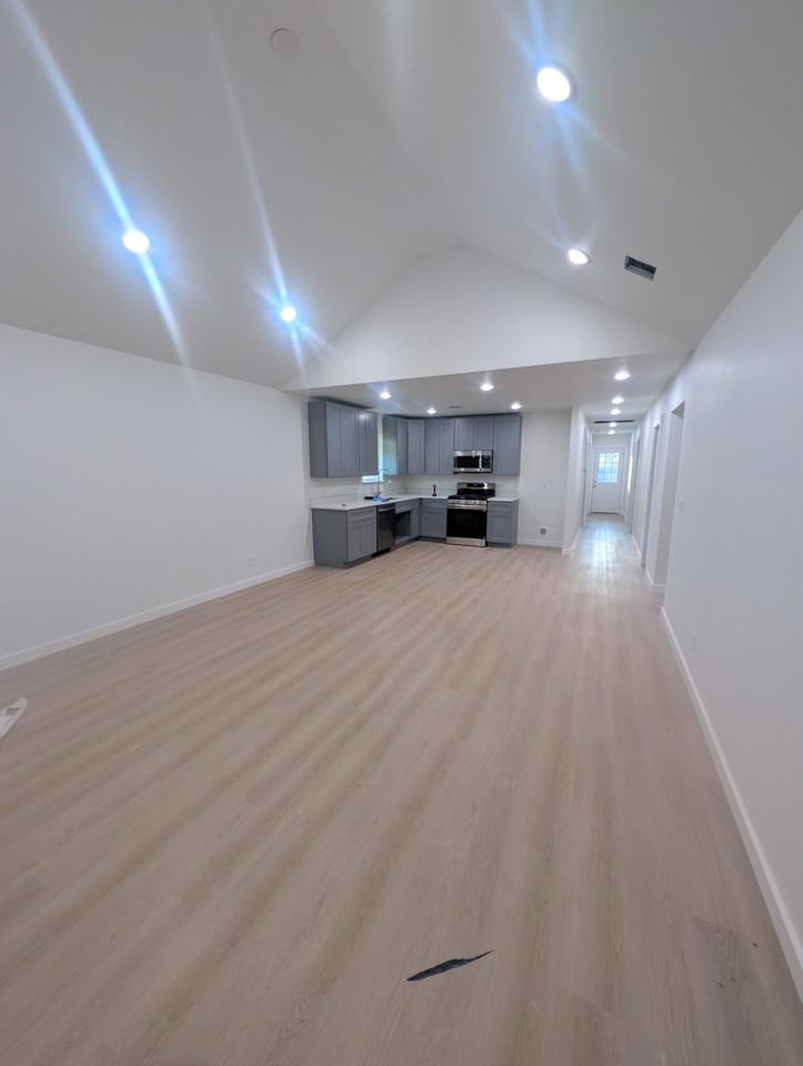 202 N Ora St - Photo 3 of 8