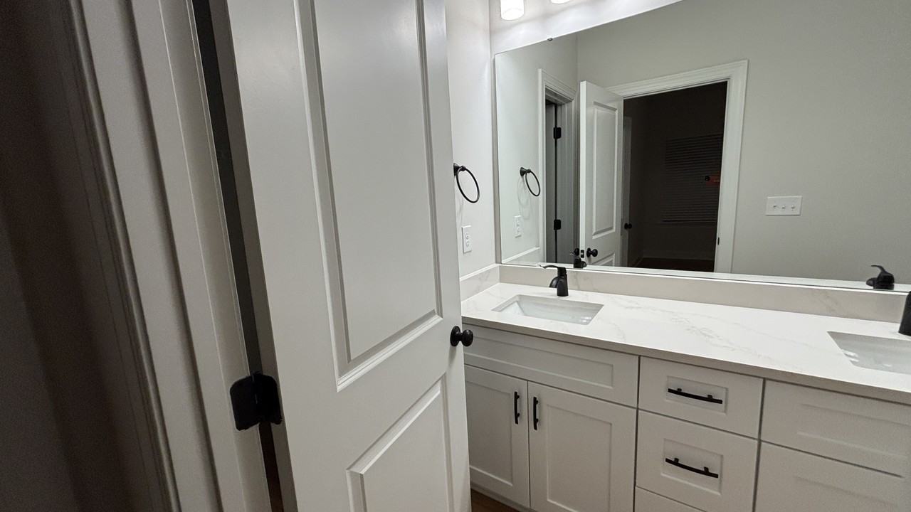 4817 Victoria Ave - Photo 3 of 21