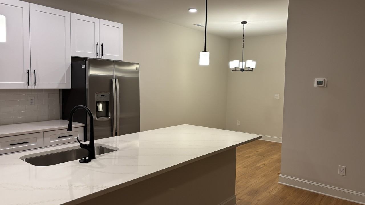 4817 Victoria Ave - Photo 6 of 21