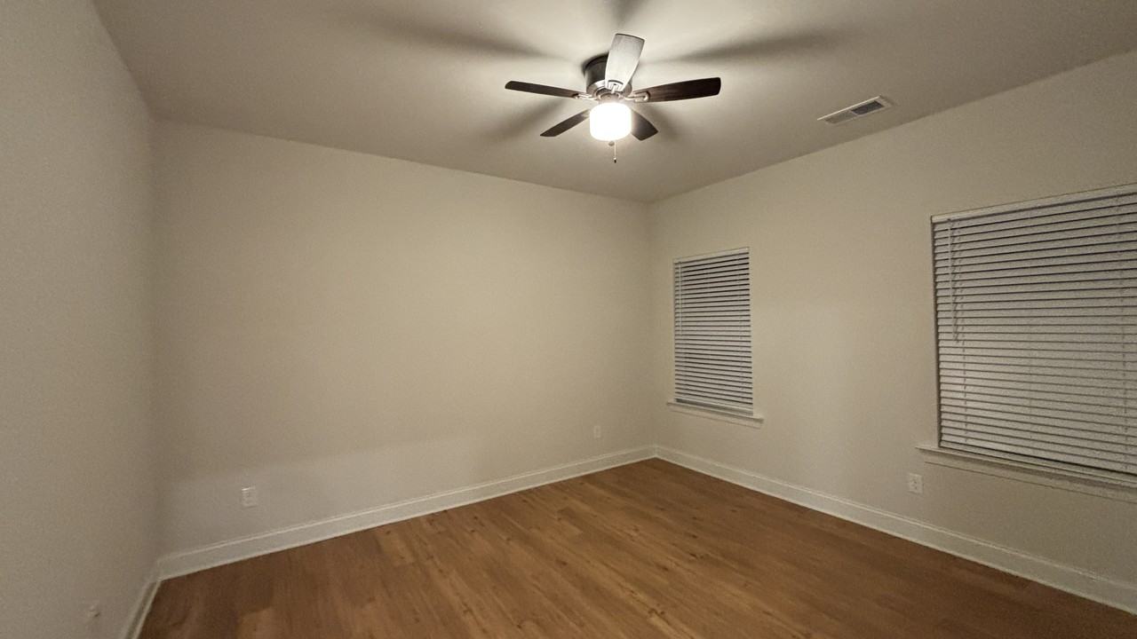 4817 Victoria Ave - Photo 7 of 21