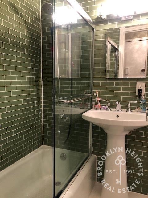 211 Clinton St #2B - Photo 5 of 10