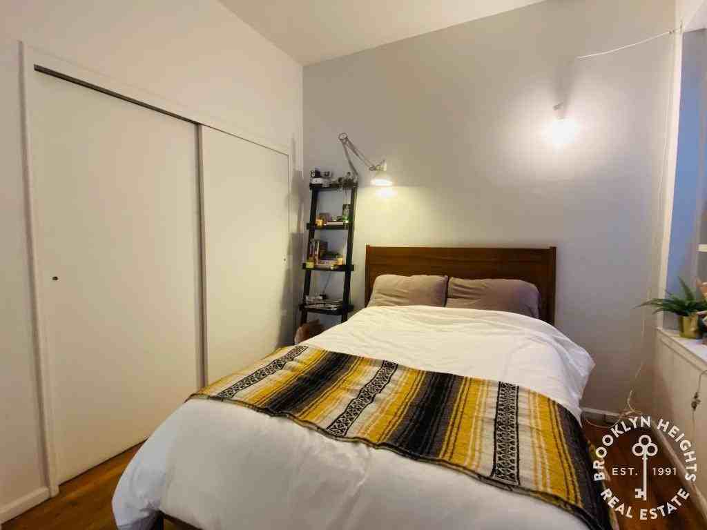 211 Clinton St #2B - Photo 7 of 10