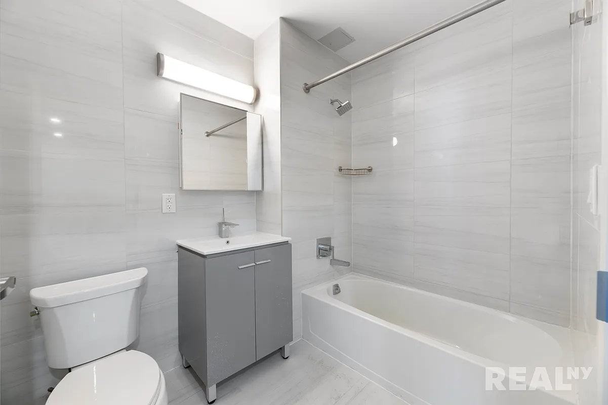 9109 Roosevelt Ave #609 - Photo 3 of 10