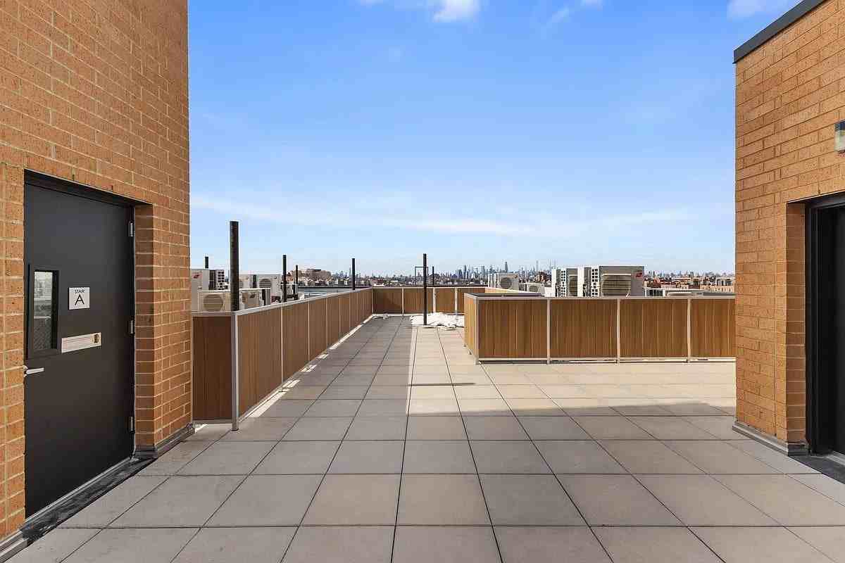 9109 Roosevelt Ave #609 - Photo 4 of 10