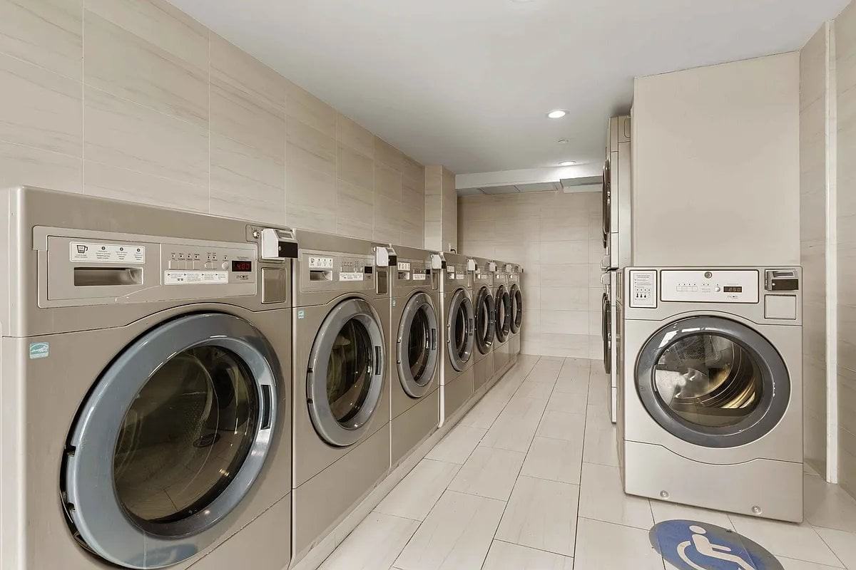 9109 Roosevelt Ave #609 - Photo 5 of 10