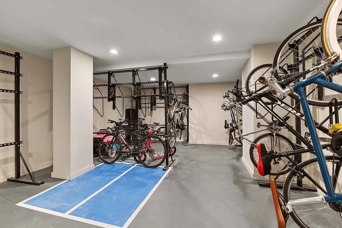 9109 Roosevelt Ave #609 - Photo 6 of 10