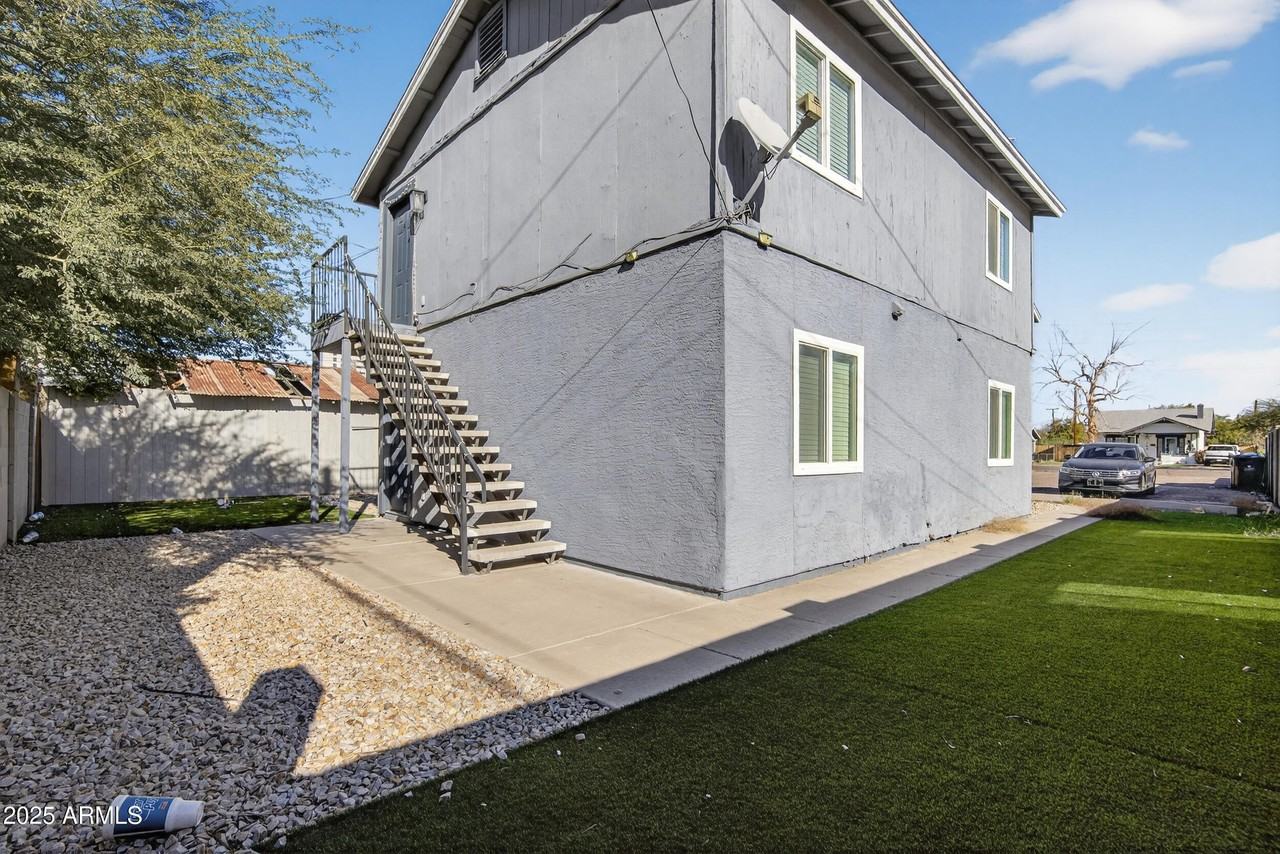 1110 N 10th St Apt 2 - Photo 4 of 22