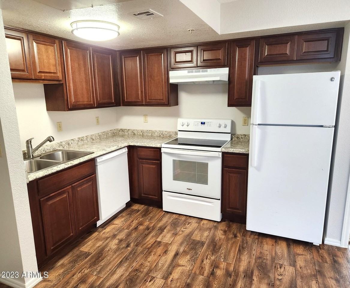 16033 N 25th St #114 - Photo 3 of 13
