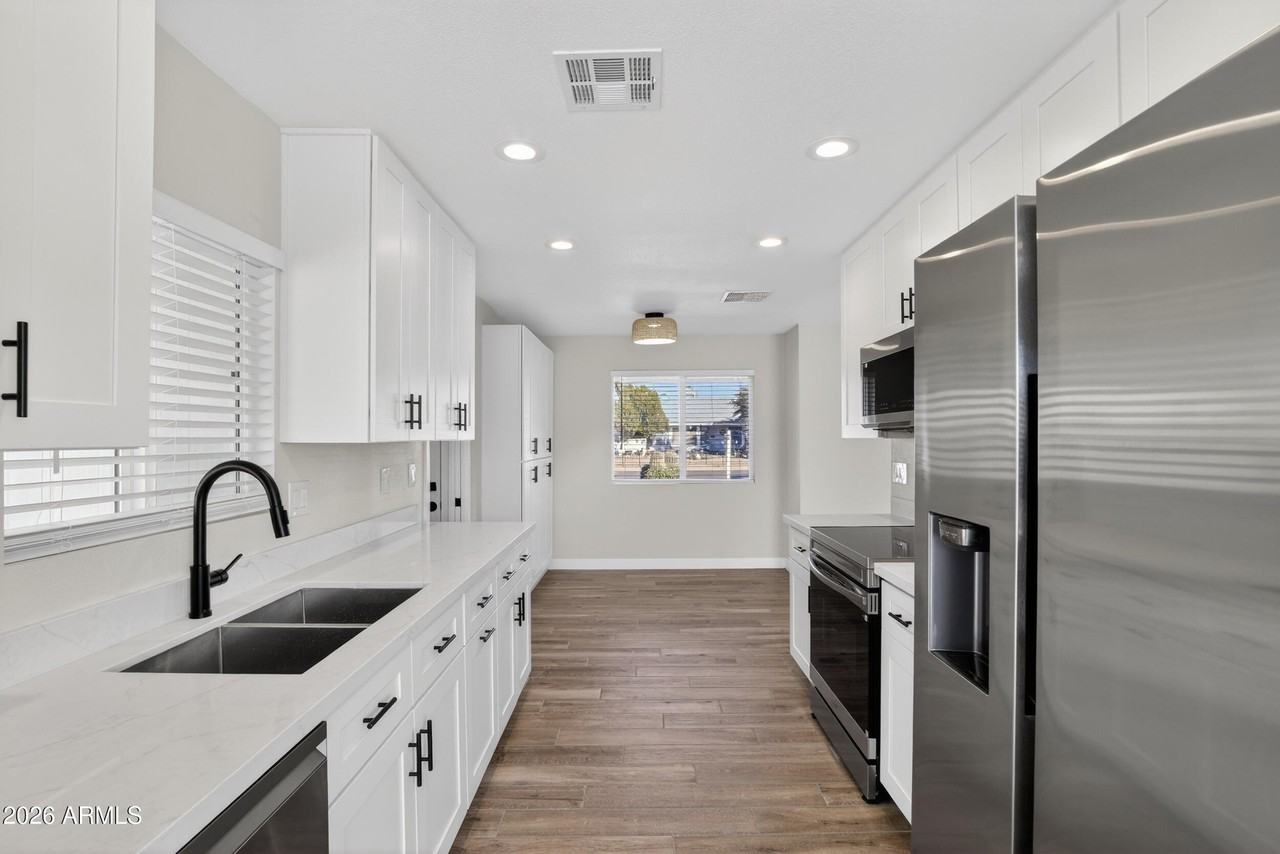 2355 W Waltann Ln - Photo 5 of 29