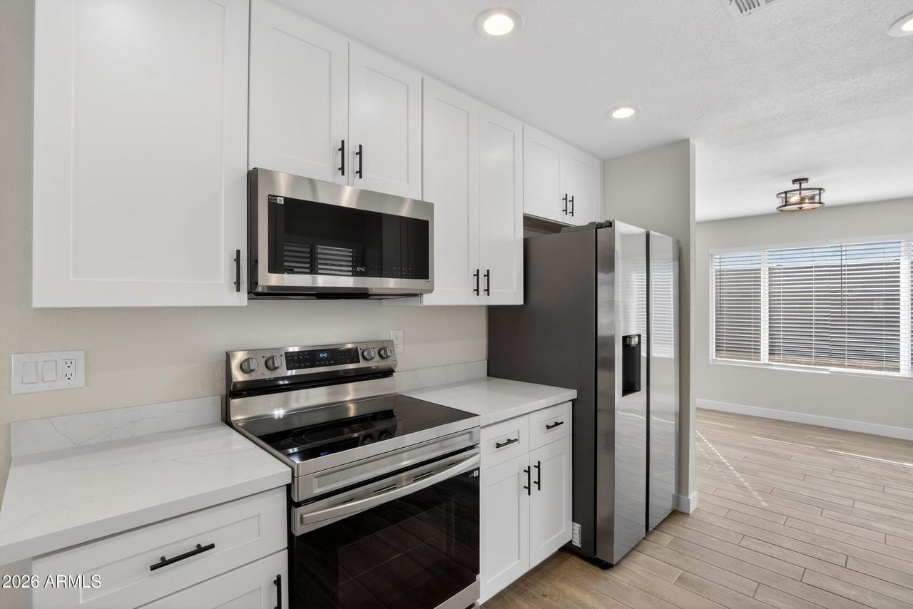 2355 W Waltann Ln - Photo 6 of 29