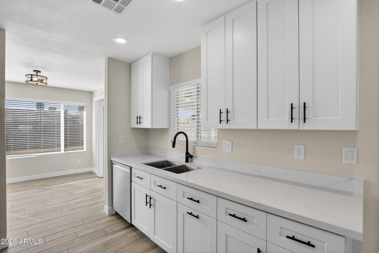 2355 W Waltann Ln - Photo 7 of 29