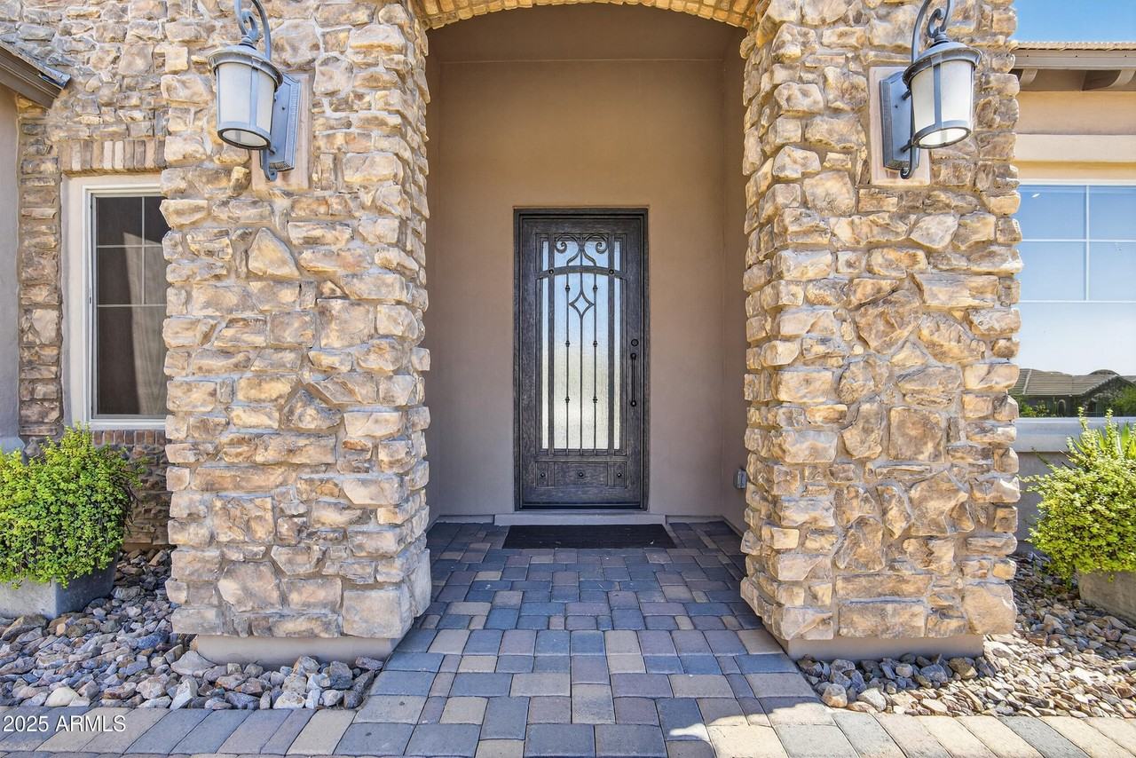 10997 N 137th St - Photo 7 of 50