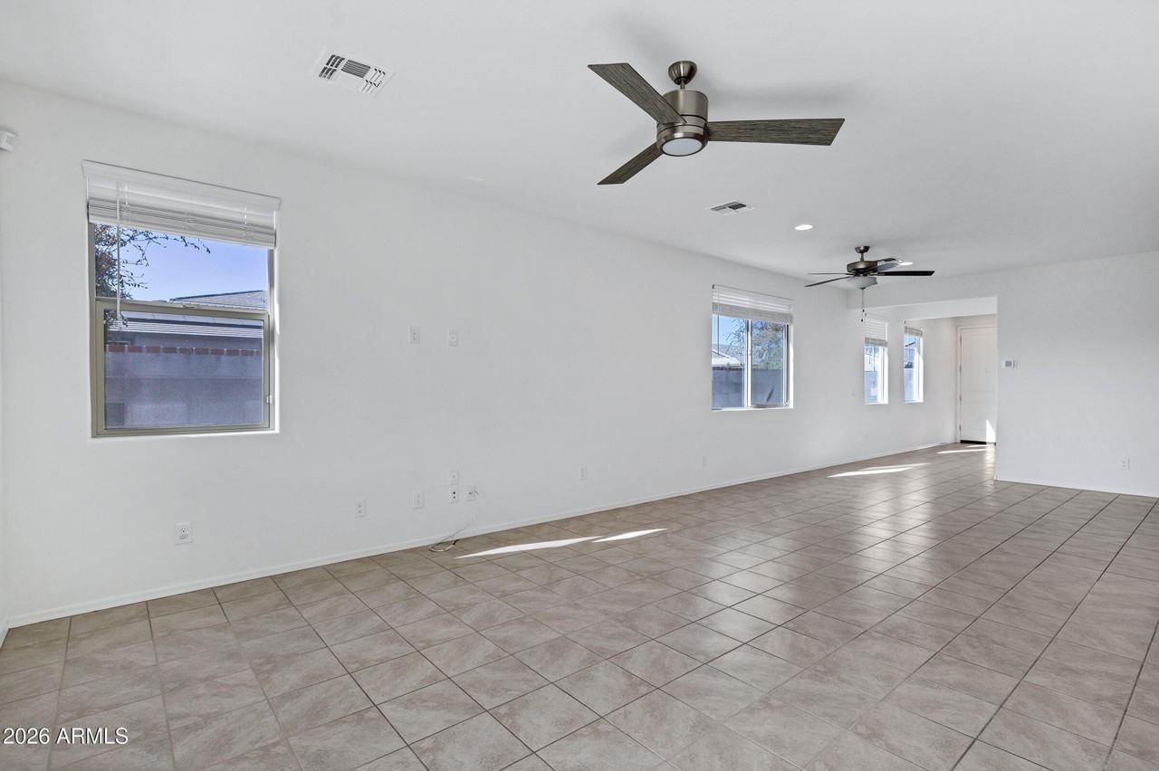 18767 W Solano Dr - Photo 5 of 20