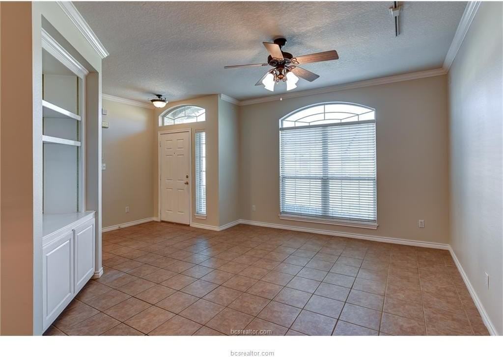 263 Navarro Dr - Photo 3 of 31