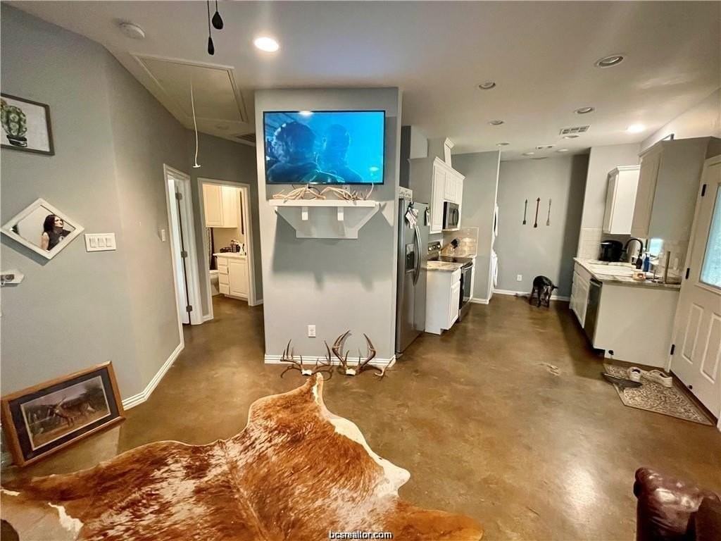 11357 Oak Lake Rd - Photo 4 of 14