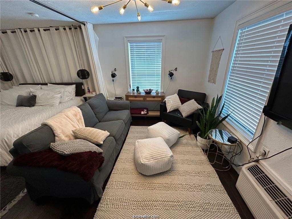 216 Montclair Ave - Photo 3 of 13