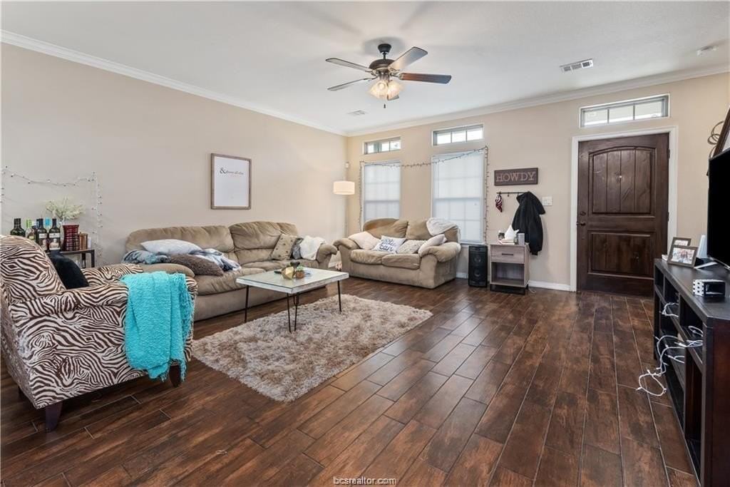 411 Ash St - Photo 3 of 17