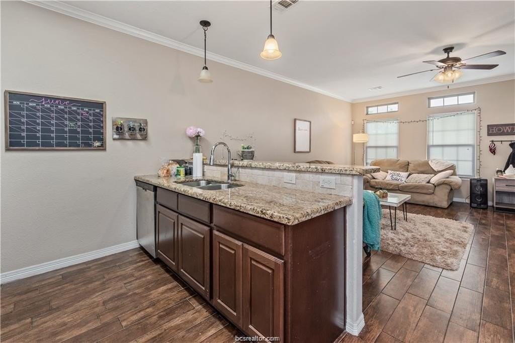 411 Ash St - Photo 5 of 17