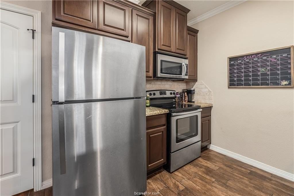 411 Ash St - Photo 6 of 17