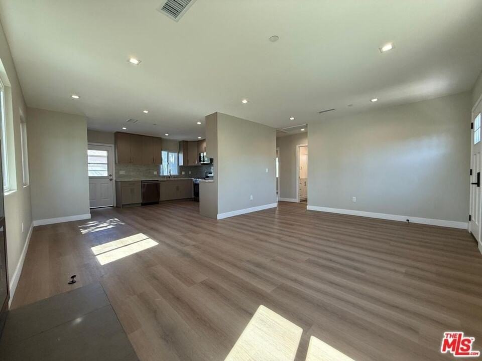 6403 Gentry Ave - Photo 2 of 29