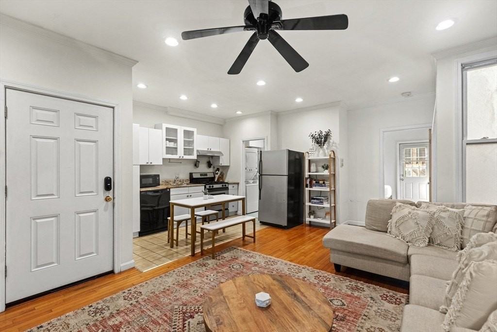 245 W 5th St - Photo 2 of 12