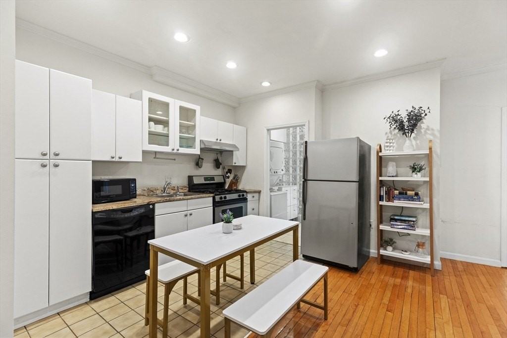 245 W 5th St - Photo 3 of 12