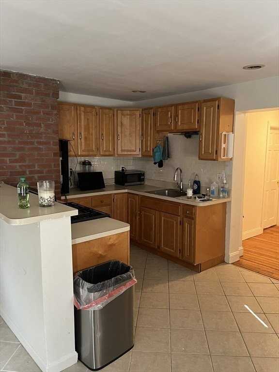 81 Thornton St - Photo 4 of 13