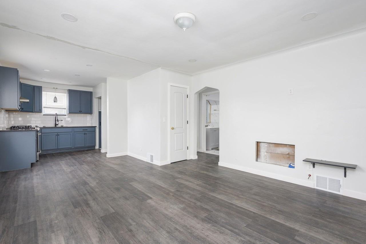 12026 Wayburn St - Photo 2 of 21