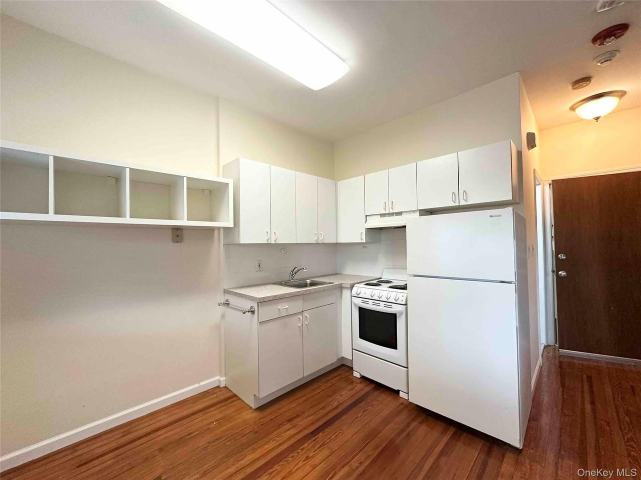 503 Hicksville Rd Apt 2f - Photo 3 of 7