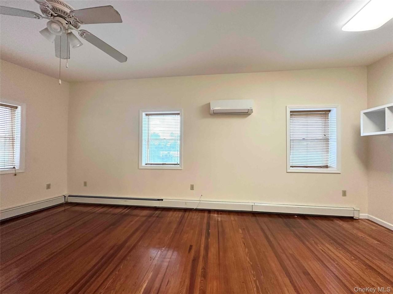 503 Hicksville Rd Apt 2f - Photo 4 of 7