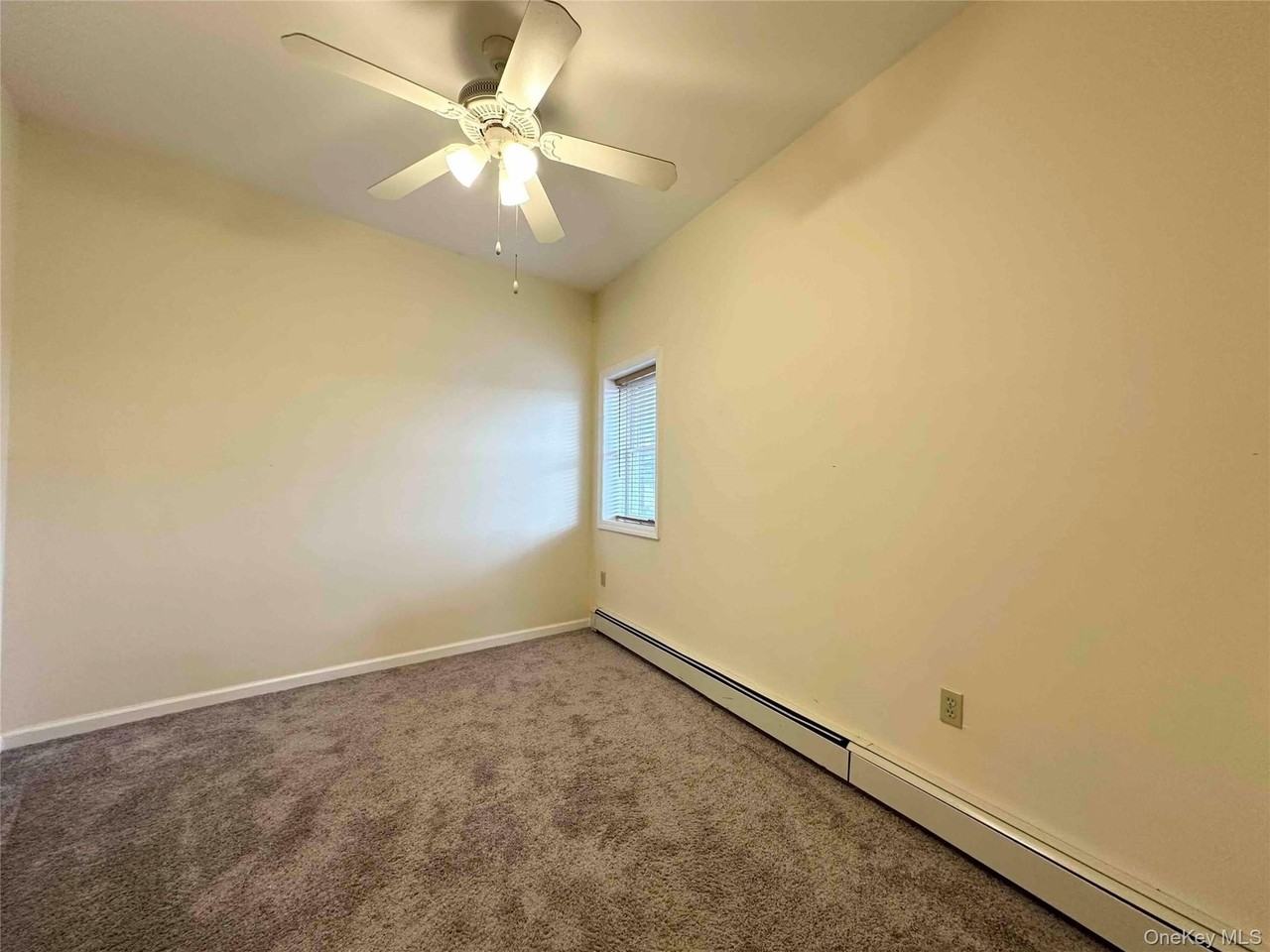 503 Hicksville Rd Apt 2f - Photo 5 of 7