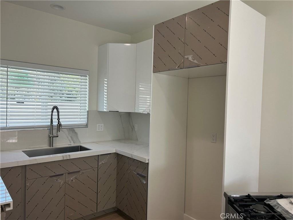 5031 1/2 Acacia St - Photo 7 of 15