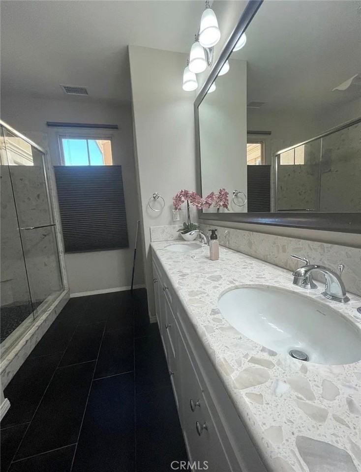 72 Mayfair - Photo 2 of 11