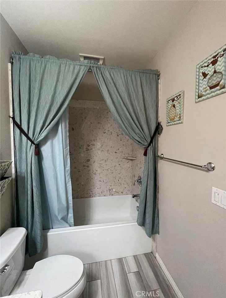 72 Mayfair - Photo 3 of 11