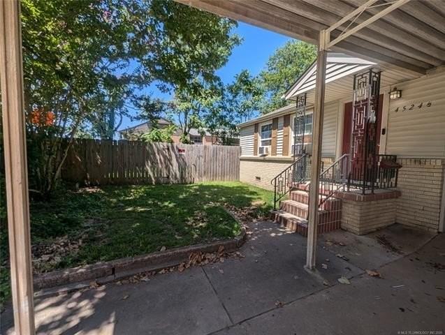 4524 S Quaker Ave Unit 1/2 - Photo 3 of 20