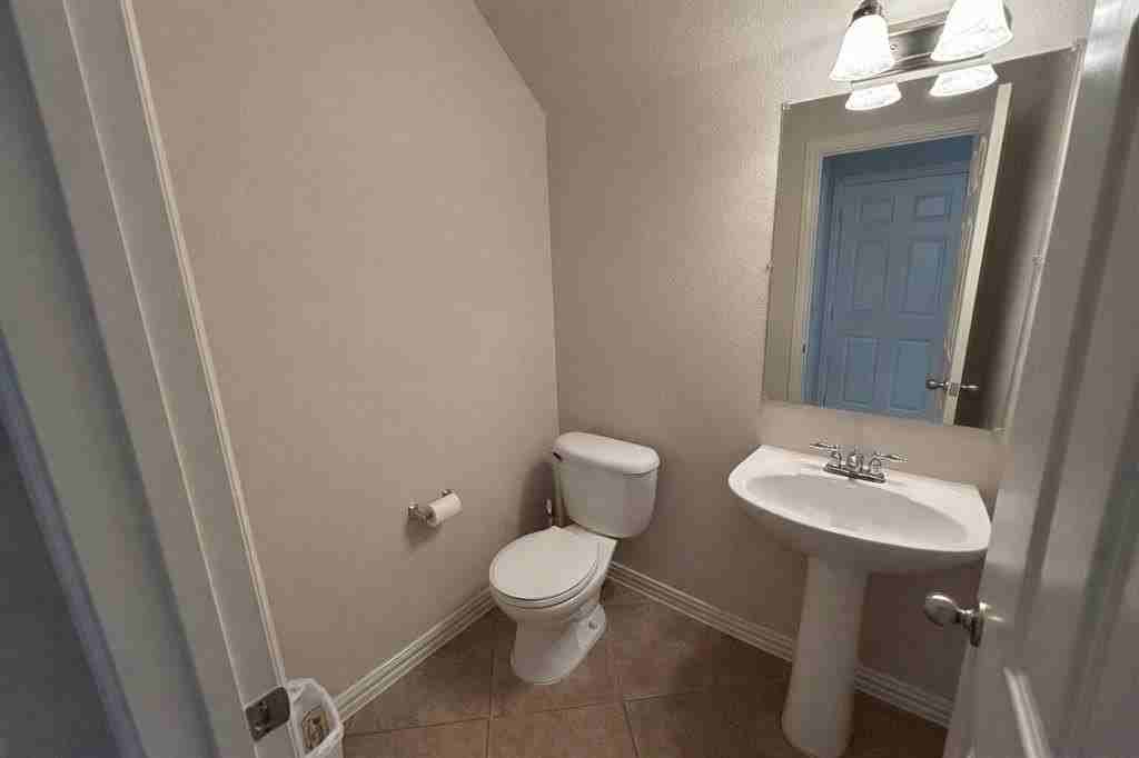 2202 Carlisle St - Photo 7 of 14