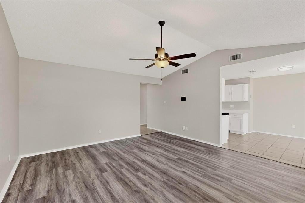 707 Shadybrook Ln - Photo 4 of 15