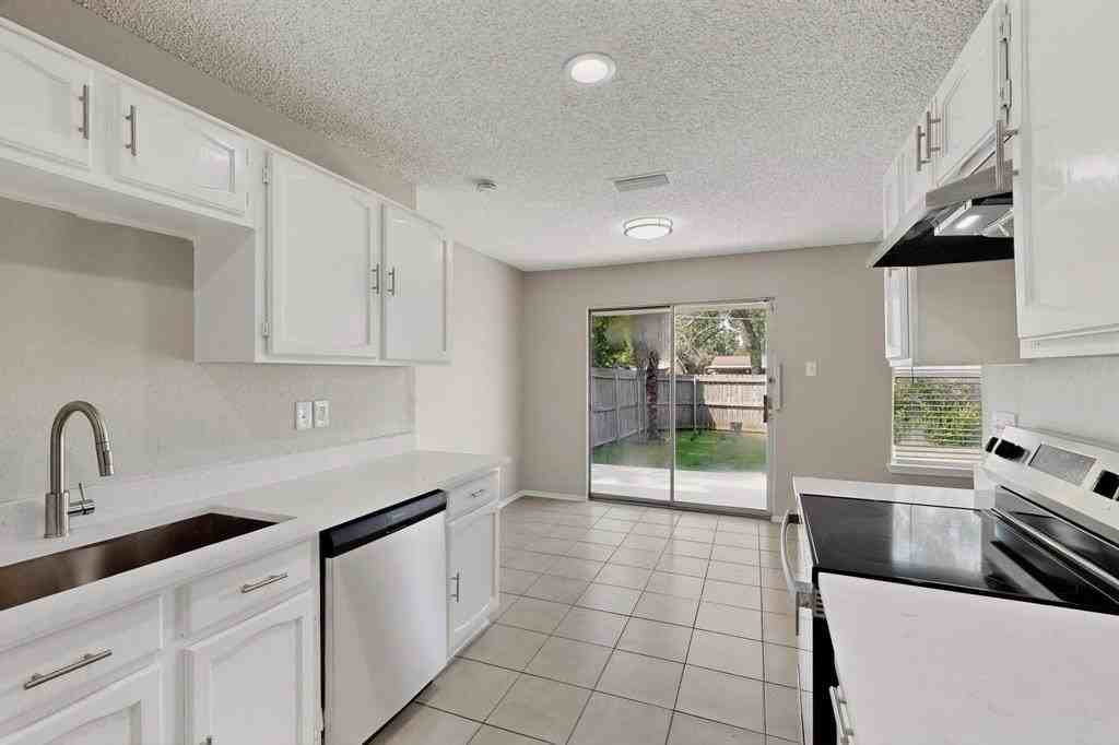 707 Shadybrook Ln - Photo 7 of 15