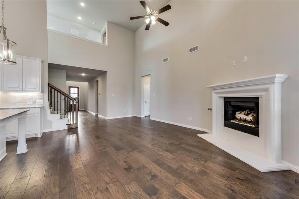 7021 Spring Park Dr - Photo 4 of 23